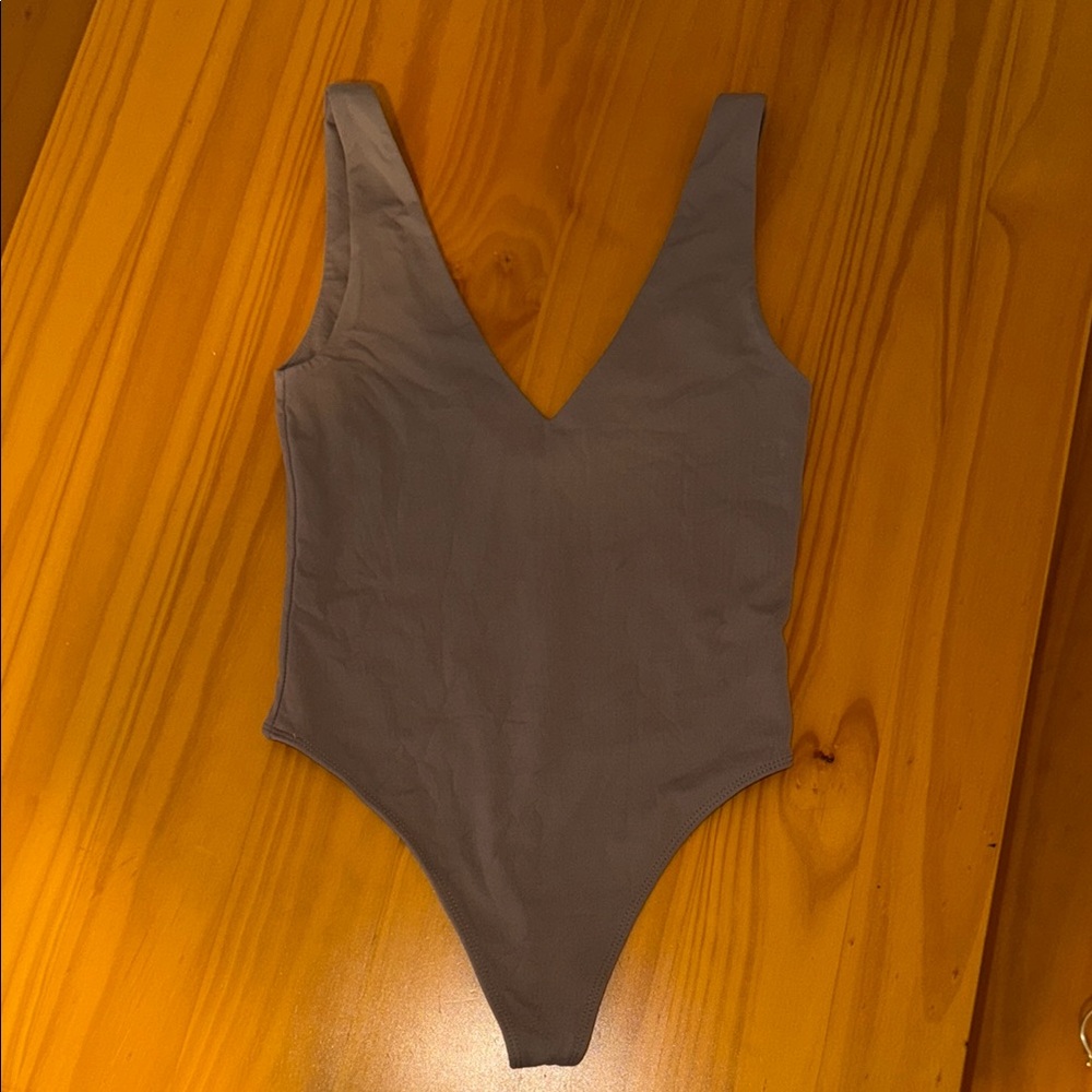 Aritzia Babaton Contour V-neck bodysuit in Taupe